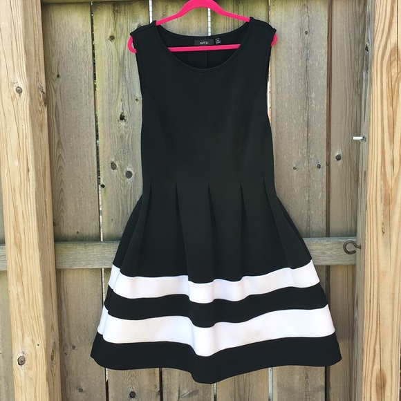 Apt. 9 Dresses & Skirts - Apt. 9 Black & White Dress